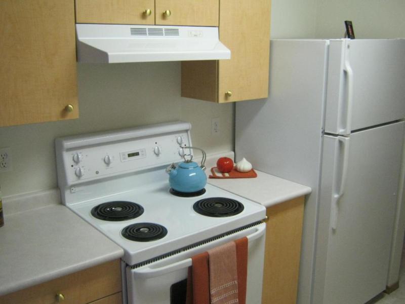 Pet Friendly Beautiful 2 Bedroom w/ Insuite Laundry Avail NOW!!