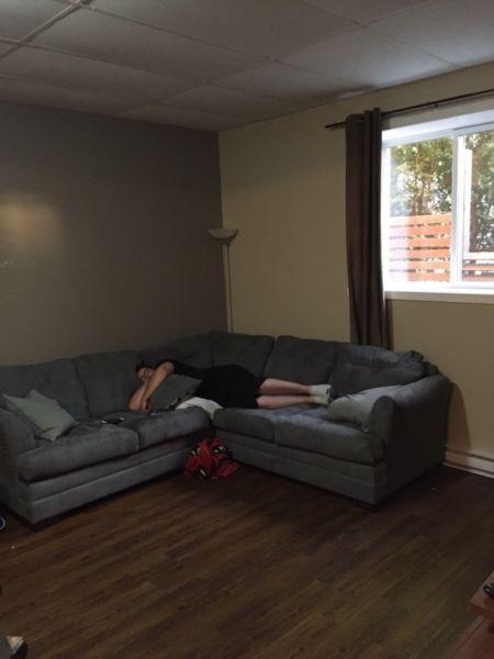 Grand appartement style loft 700$