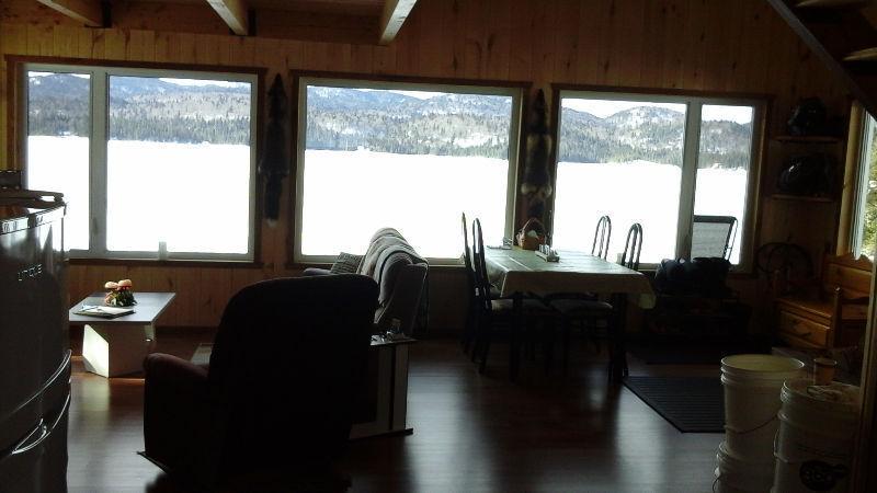 Chalet à vendre sur grand lac de la boiteuse (Zec de la boiteuse