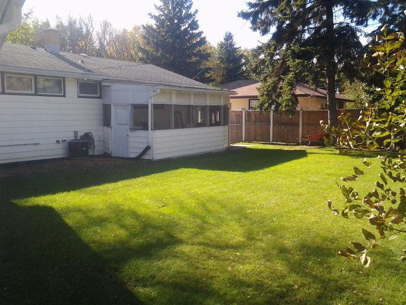 4 BEDROOM BUNGALOW NEAR UNIVERSITY - $200 OFF THE MONTH OF JULY