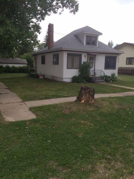 House for Rent Luseland, Sk