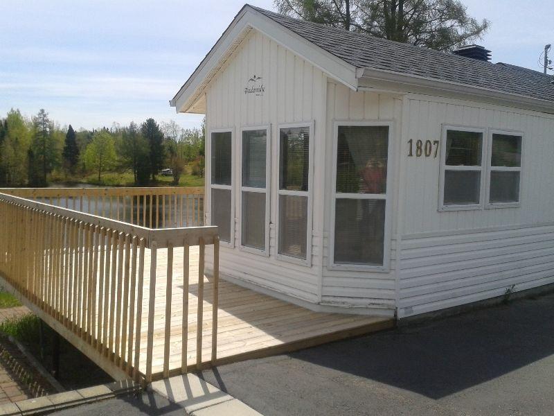 Chalet Lac des Bleuets au bord de l`eau