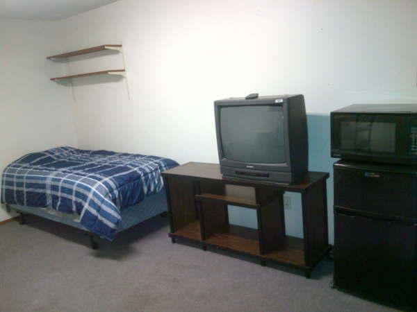 Large Basement Bedroom just over a mile to UofS