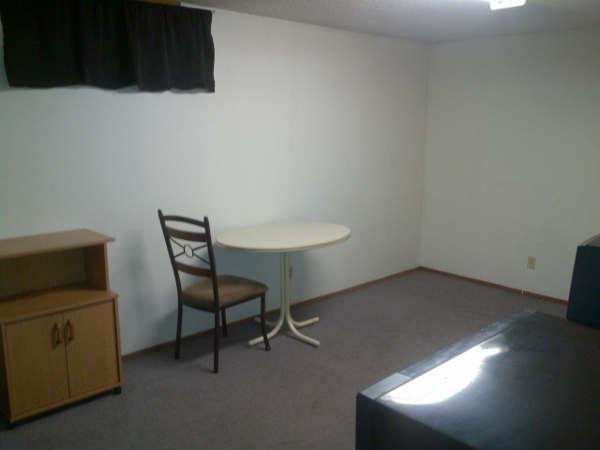 Large Basement Bedroom just over a mile to UofS