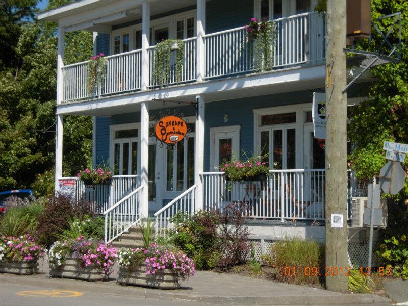 A VENDRE - North Hatley - Face au lac