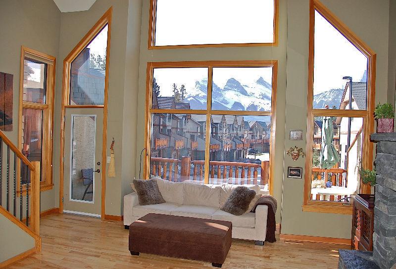 2 Bedroom Luxury Home, Stunning Mountain Views. Pet Friendly
