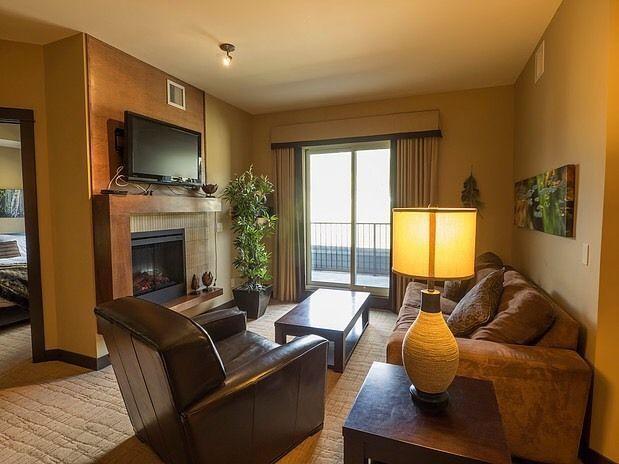 Canmore Executive 2 Bed 2 Bath Furnished Condo walk to Downtown