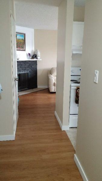 NO damage deposit 500$ or pet fee 375$ NE cres heights