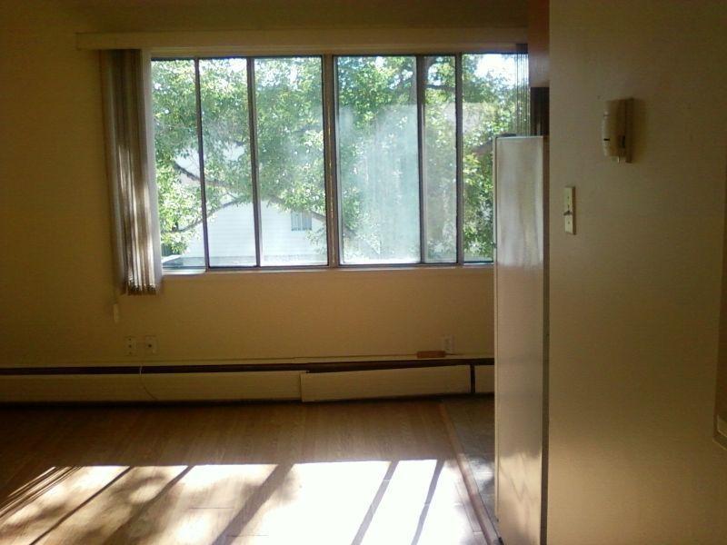 Rent NOW! Cozy BACHELOR suite (Acadia) on Whyte ave