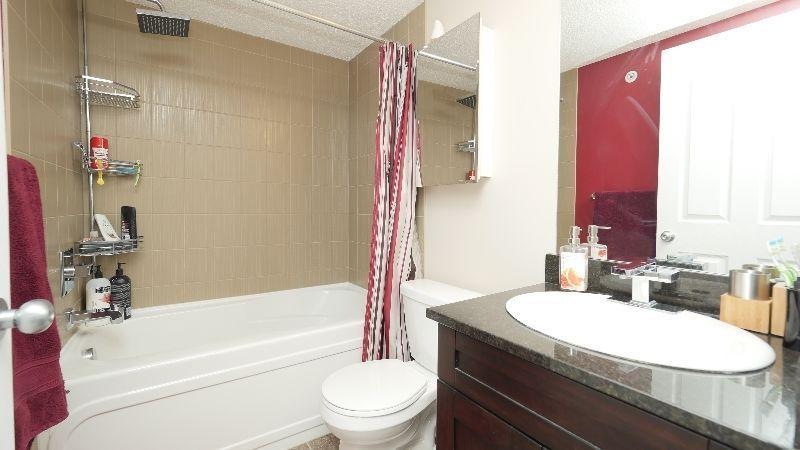 Like New - 2 Bedroom/2 Bath Condo!