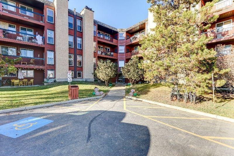 REDUCED! Great condo in the heart of Thickwood!