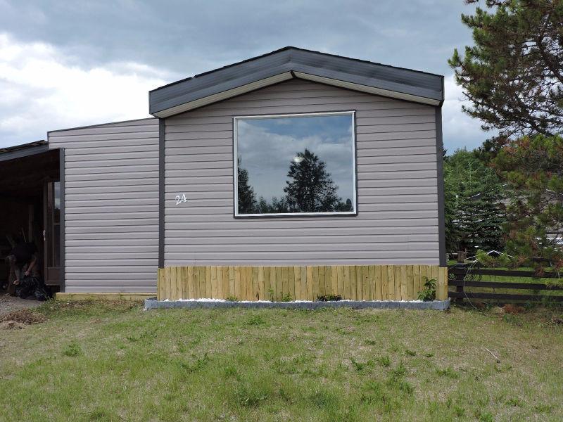 Fully renovated mobile near Rocky Mountain House