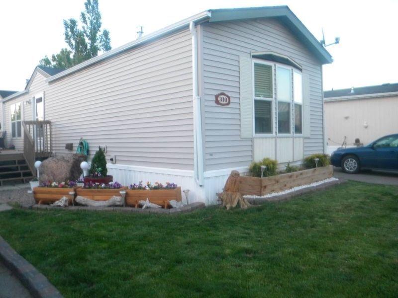 Beautiful Mobile Home for sale in Coaldale