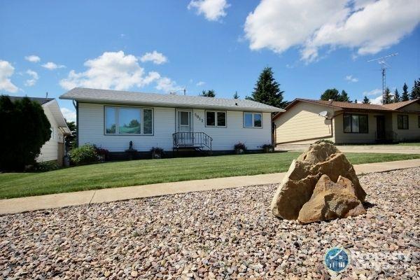 For Sale 5012 51 Street, Myrnam, AB