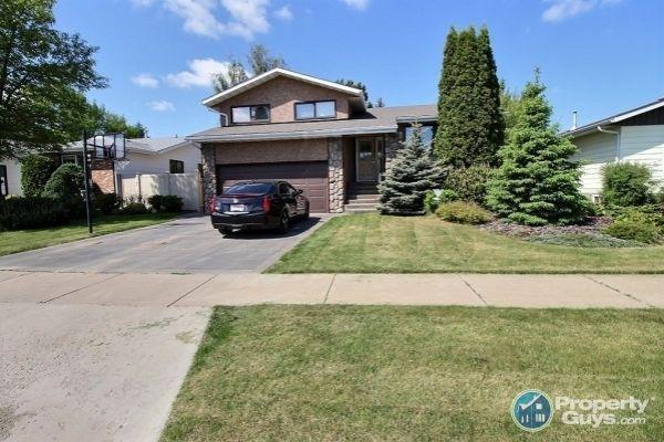 WOW! One of a kind split level home, 870 sqft & close to school