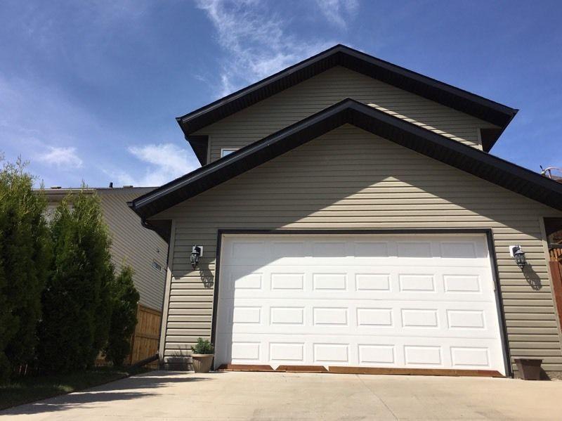 Bi-Level w/Rear Attached Garage for sale by owner