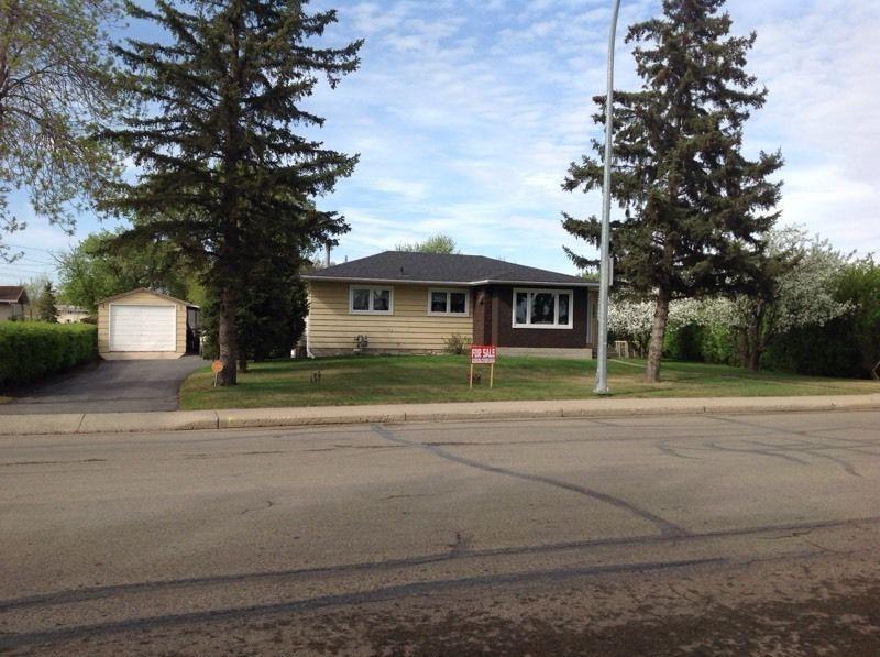 Totally renovated bungalow with huge yard in ponoka