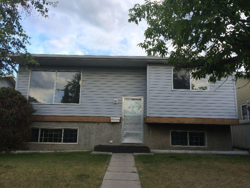 House for rent in Macewan NW,