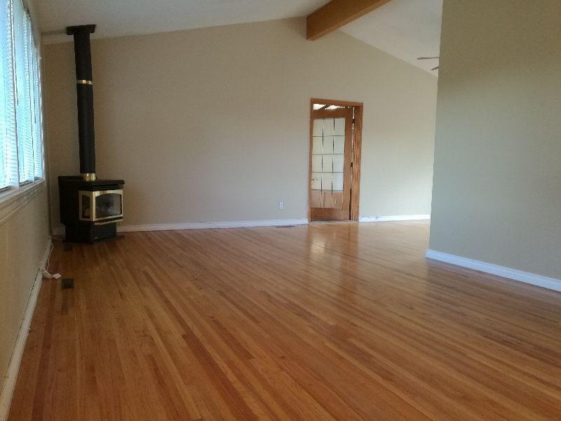 Large main floor unit for rent in thorncliff