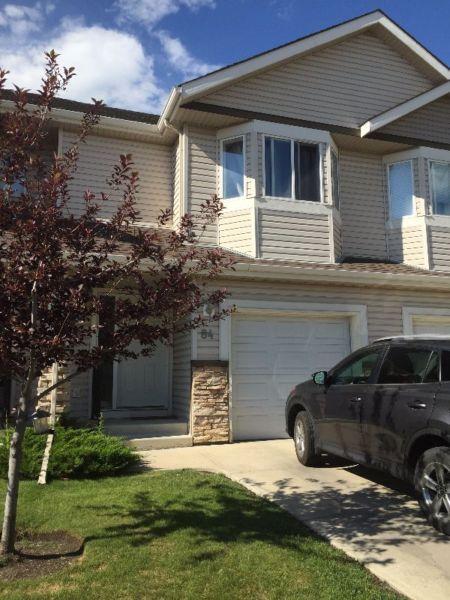TOWNHOUSE WITH ATTACHED GARAGE, MINUTES TO TUSCANY LRT