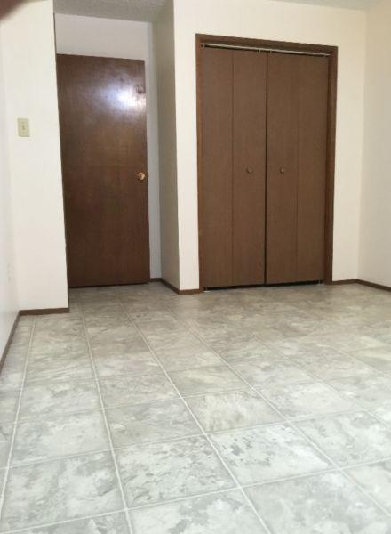 clean and ready to move in  S x S duplex, 3 bedrooms , 1 ½ b