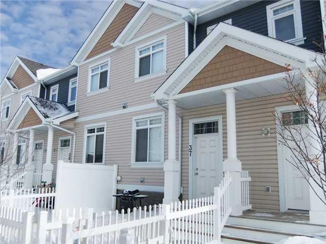 Luxury Townhouse in Summerside Available Now