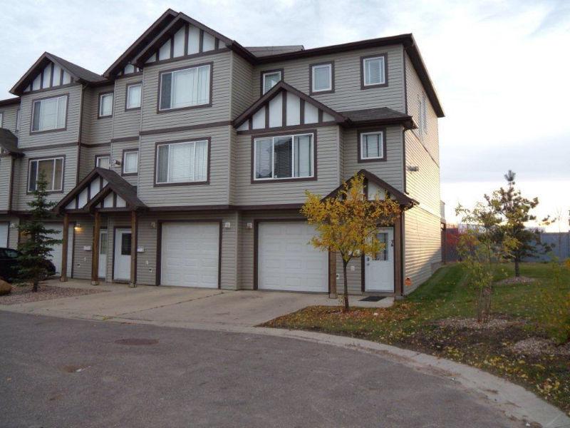 Beautiful, fully furnished Timberlea 3 bedrooms townhouse