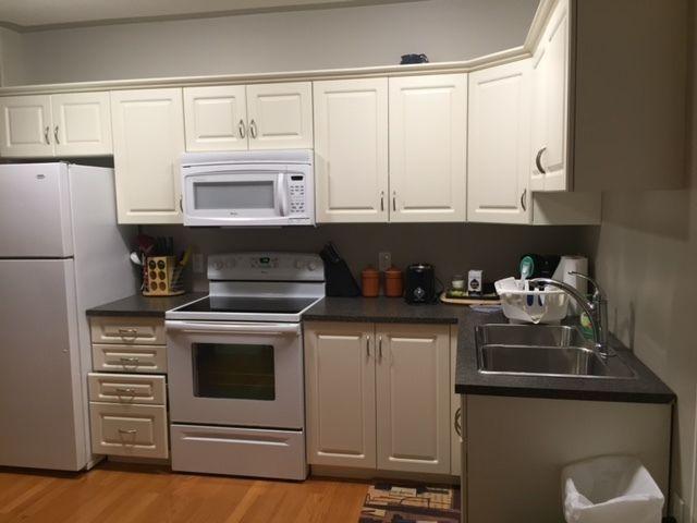 Cozy, Clean, Quiet 2 bed 1 bath furnished suite in Timberlea
