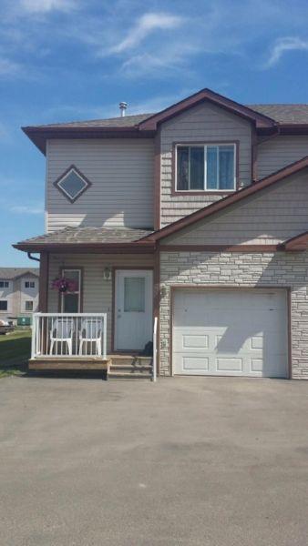 $1450 beautiful GP town home for rent Aug 1