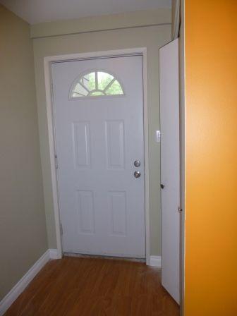#3631- 3 Bedroom Townhouse w/ Fenced Yard $1050 Avail.July 1st!