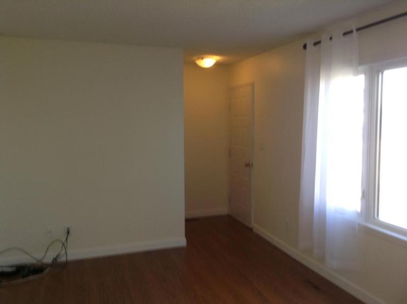 9433 123 Ave (UP) AVAIL NOW! UPPER SUITE UTILITIES INC! $1250!!!