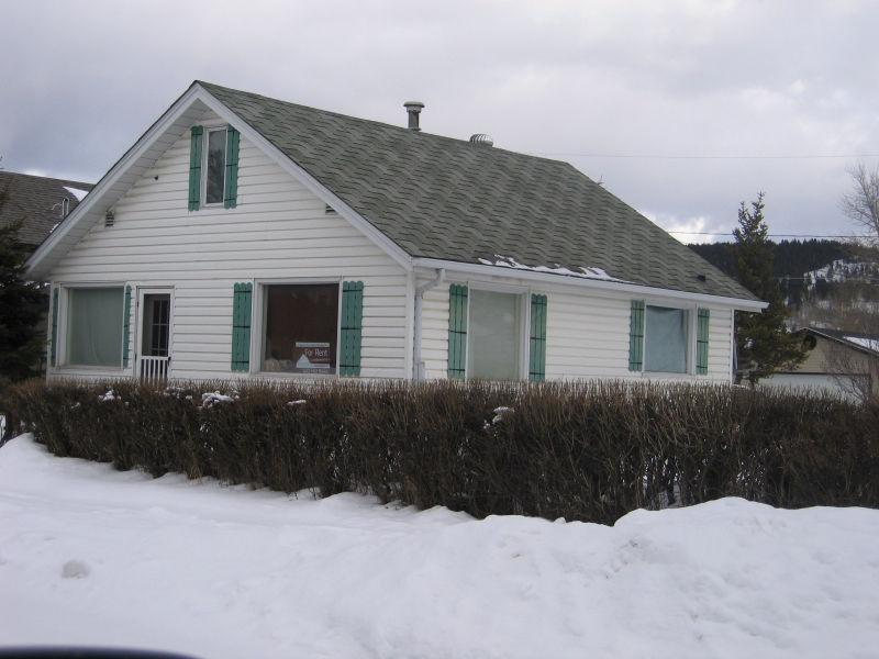 2BDRM HOUSE FOR RENT IN CROWSNEST PASS, AB. UTILITIES INCLUDED