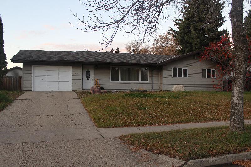 Beautiful 4 bedroom house for rent from August 1st/2016 sk side