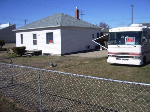 Newly Reno'd, Bungalow, 4 apl. RV Parking, Fenced, Storage Shed