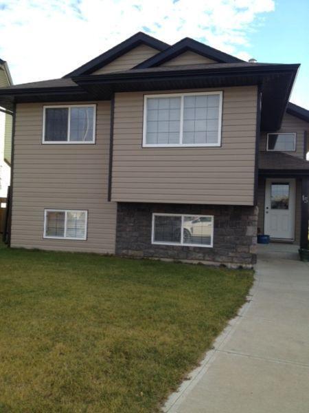 Sylvan Lake full house including basement suite