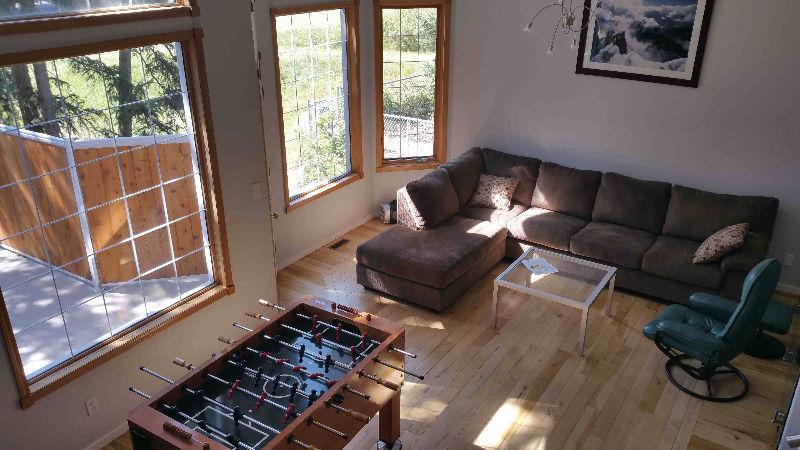 room for rent in large executive house located in Cougar Creek