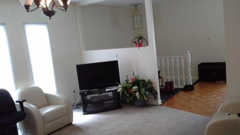 2 Mins Walk to Southland Ctrain/Near Chinook Mall/15 mins to D.T