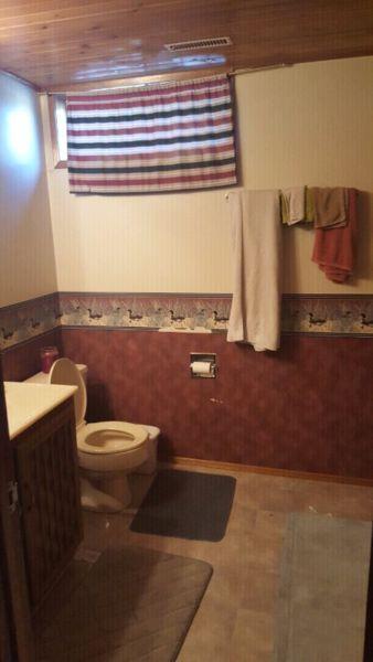 Located in Pineridge NE **vacant room AVAILABLE NOW **