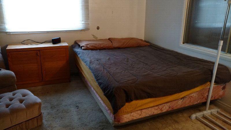 EX-LARGE FURNISHED ROOM AVAILABLE TODAY FOR RENT $250/W,$750/M