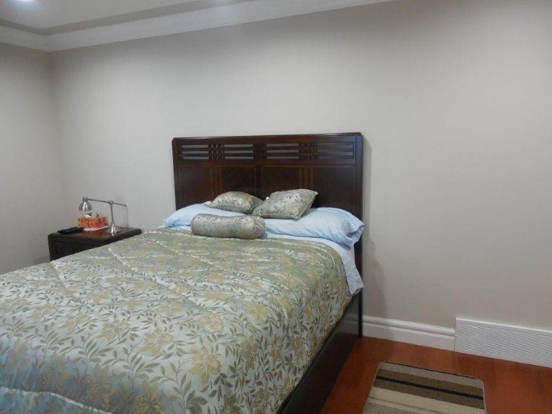 LRG Hotel Rm with/LRG Walkin Closet Ensuite Bathrom Prkg TV WiFi