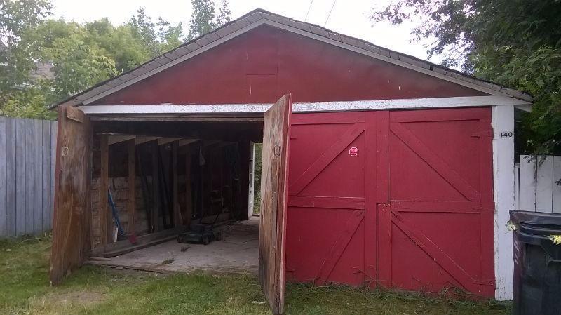 Double Garage for Rent Located at 14 Avenue & 4 Street NE