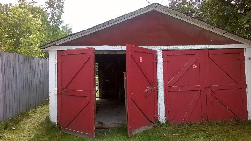 Double Garage for Rent Located at 14 Avenue & 4 Street NE