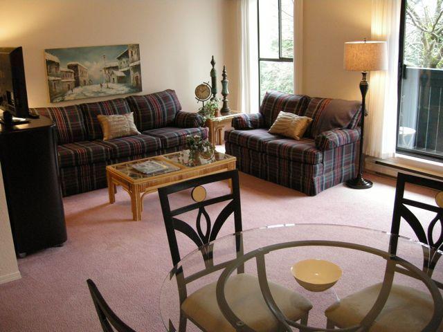 FULLY FURNISHED EXECUTIVE ONE BEDROOM PLUS DEN SUITE