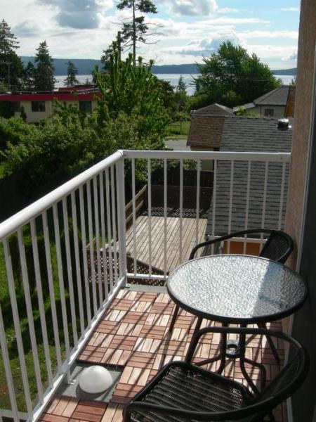 Available immediately. Spacious Beautiful 2 BD Condo.Ocean view
