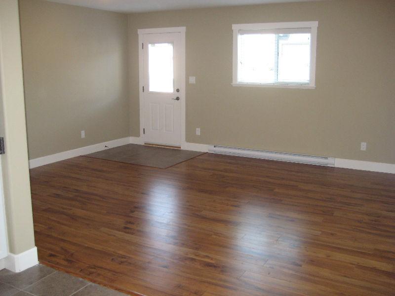 Beautiful 2 Bd Above Ground North End Legal Suite- Avail Aug 15