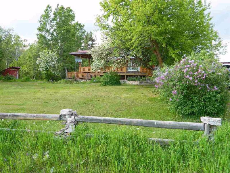 Lakefront Log Home - 5 Acres - 4178 Colleymount Rd,Francois Lake