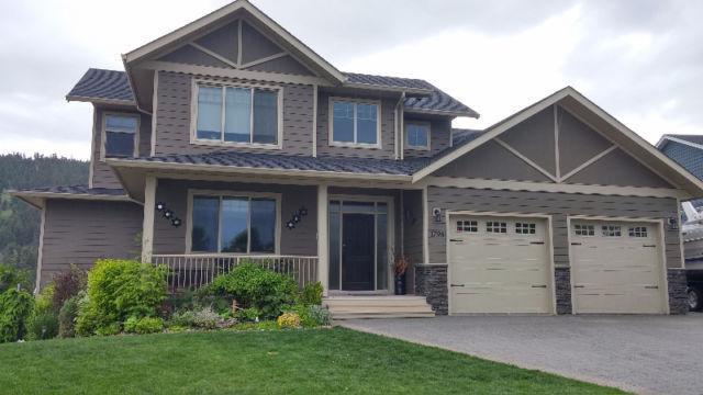 Custom built home in desirable Pineview