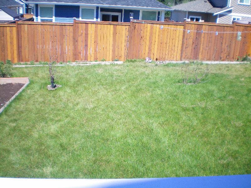 8 mo old house for sale-huge backyard,fence,deck w/gas