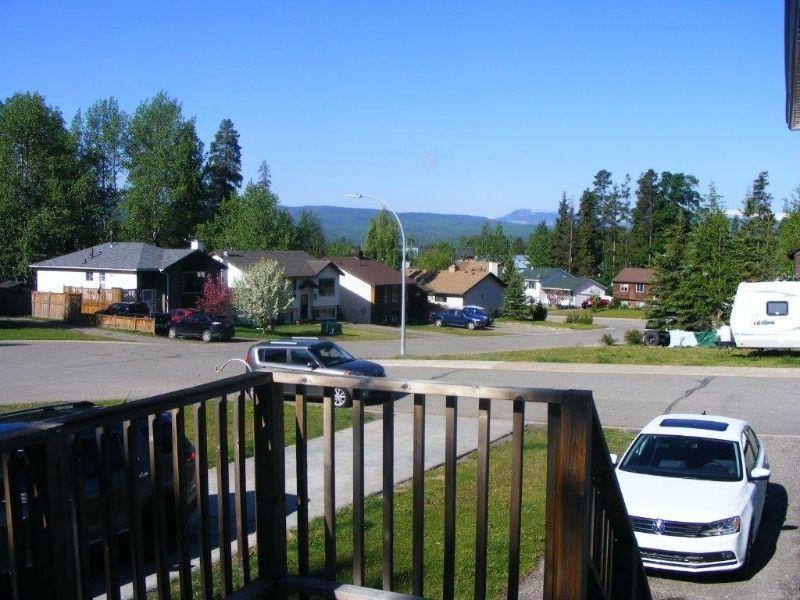 Renovated, 3bd/ 2bath House in Tumbler Ridge, Available for rent
