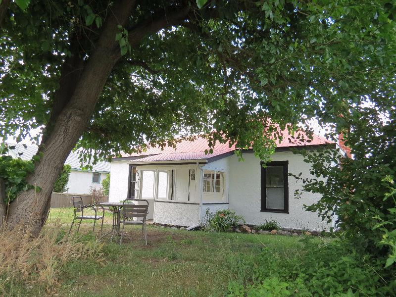 Available Now- 2 bedroom suite